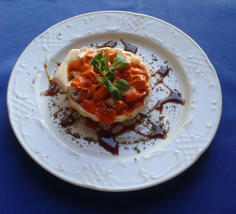 Salones "El Quema" Casa Félix plato con comida